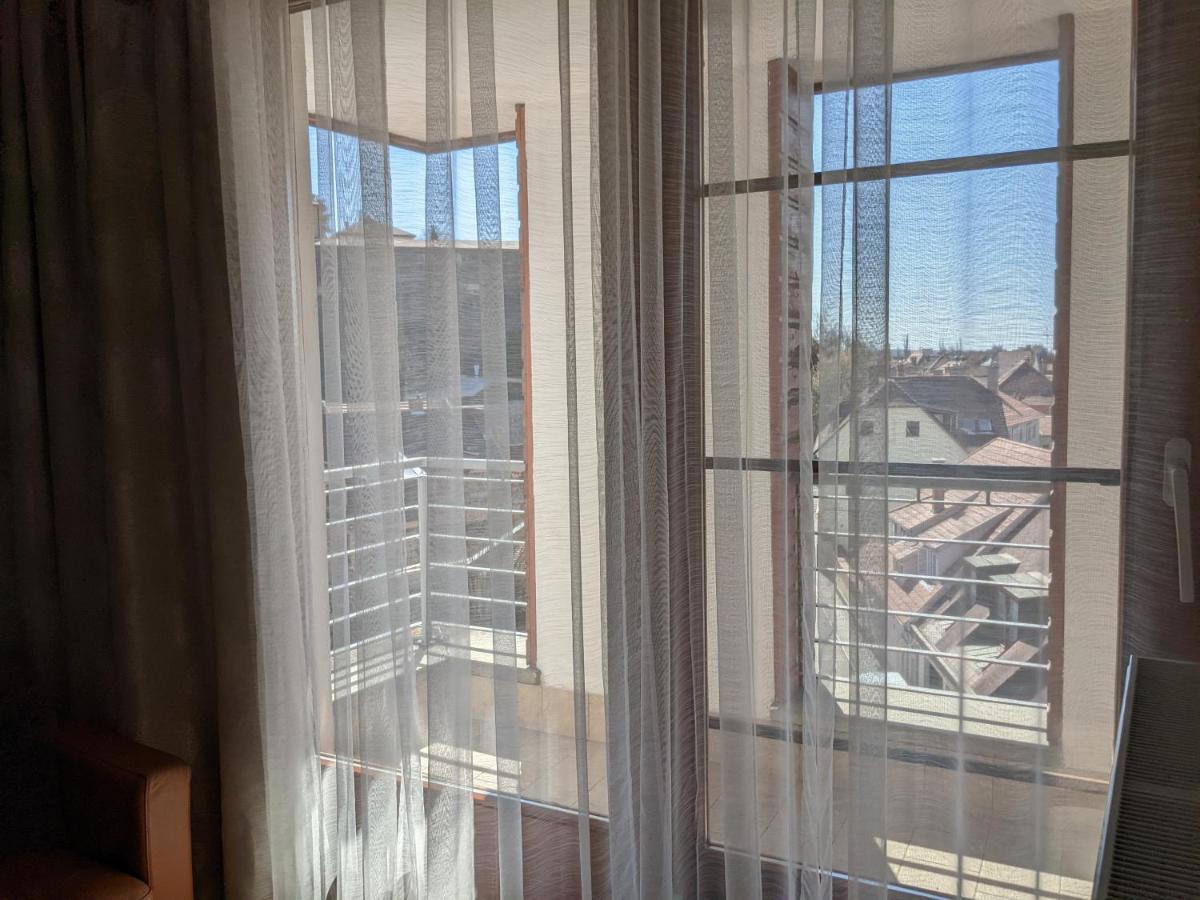 Minaret Apartman เอ็กเกอร์ ภายนอก รูปภาพ