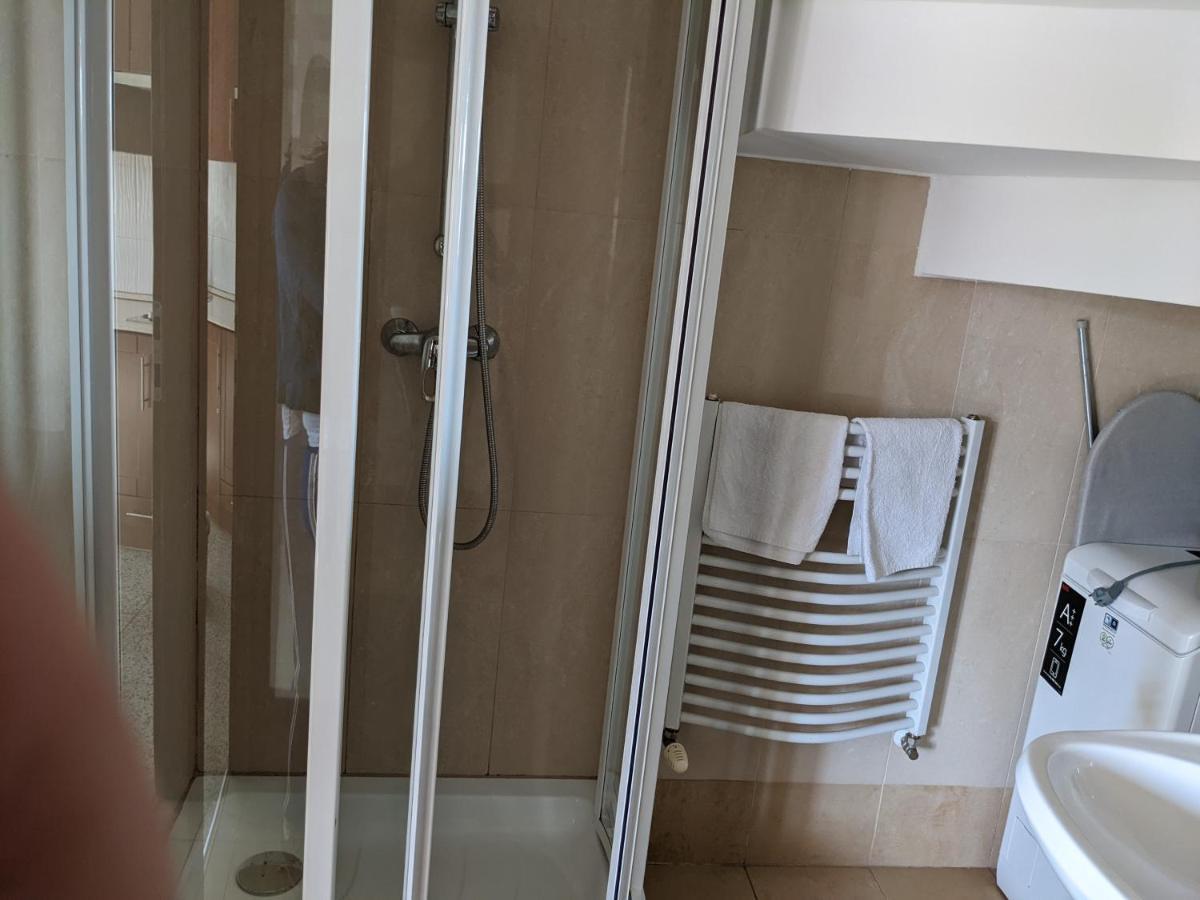 Minaret Apartman เอ็กเกอร์ ภายนอก รูปภาพ