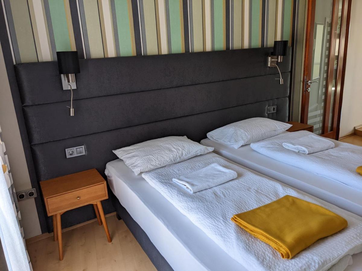 Minaret Apartman เอ็กเกอร์ ภายนอก รูปภาพ