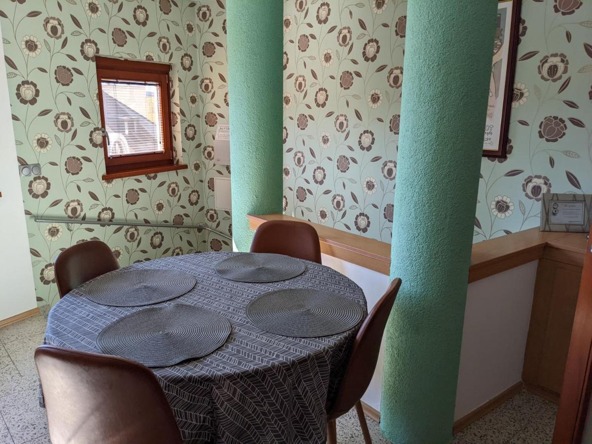 Minaret Apartman เอ็กเกอร์ ภายนอก รูปภาพ